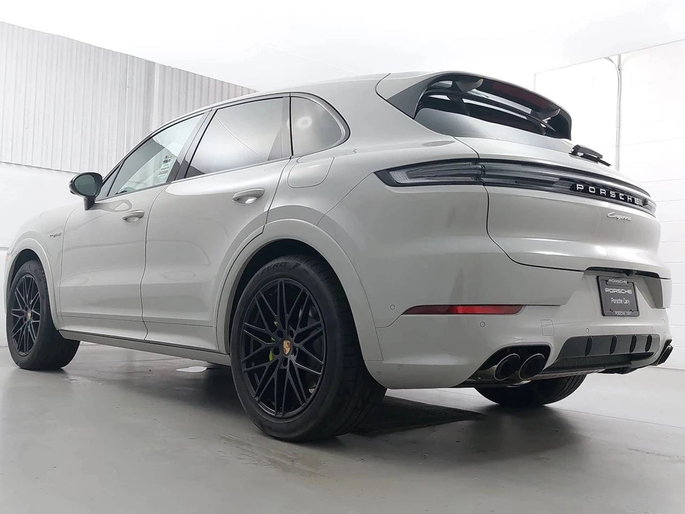 2025 Porsche 9Y0/9Y3 Cayenne - Image 3 of 5