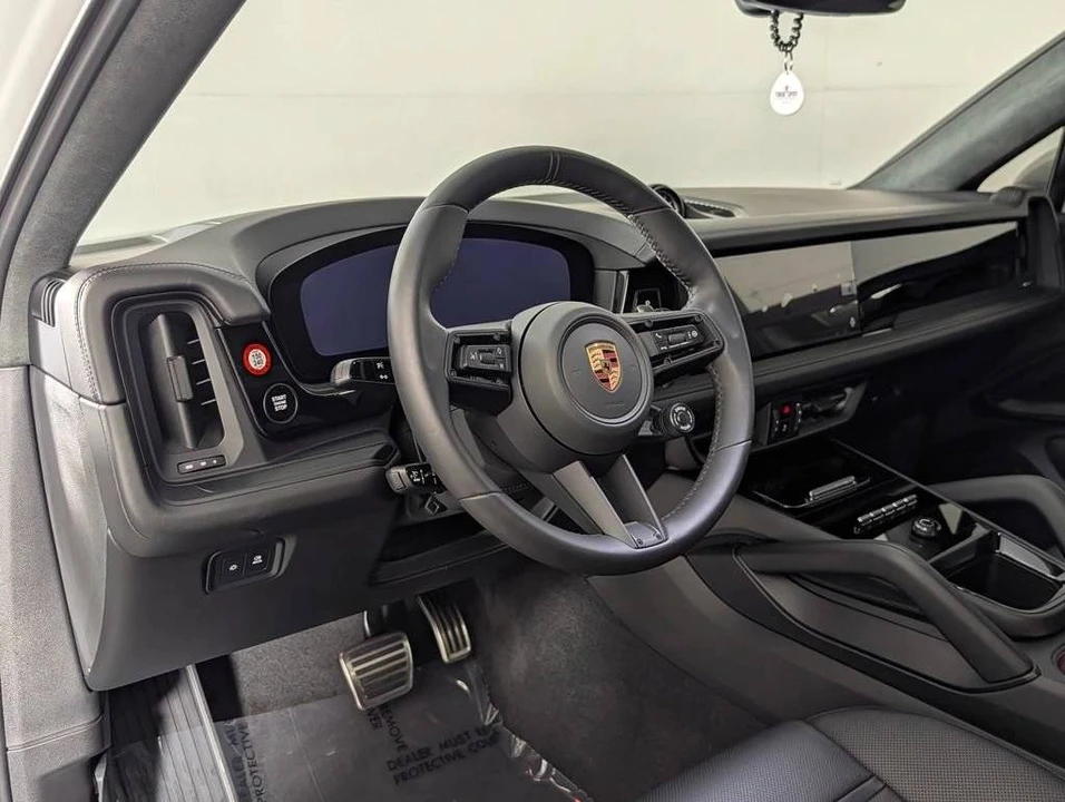 2025 Porsche 9Y0/9Y3 Cayenne GTS - Image 4 of 5