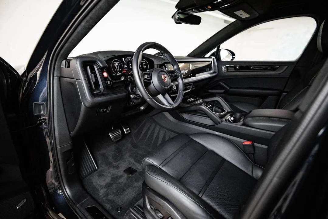 2025 Porsche 9Y0/9Y3 Cayenne GTS - Image 4 of 4
