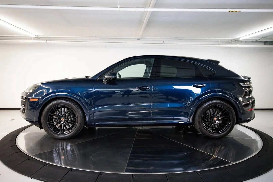 2025 Porsche 9Y0/9Y3 Cayenne GTS - Image 2 of 4