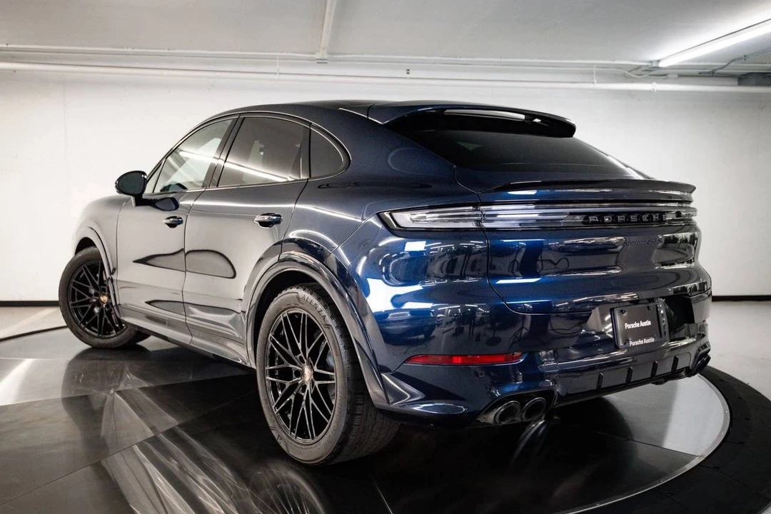 2025 Porsche 9Y0/9Y3 Cayenne GTS - Image 3 of 4