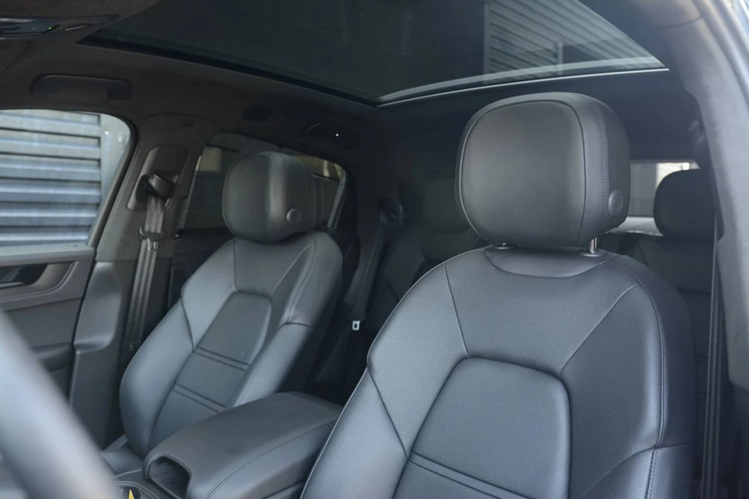 2025 Porsche 9Y0/9Y3 Cayenne GTS - Image 5 of 5