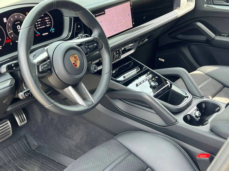 2025 Porsche 9Y0/9Y3 Cayenne GTS - Image 4 of 4