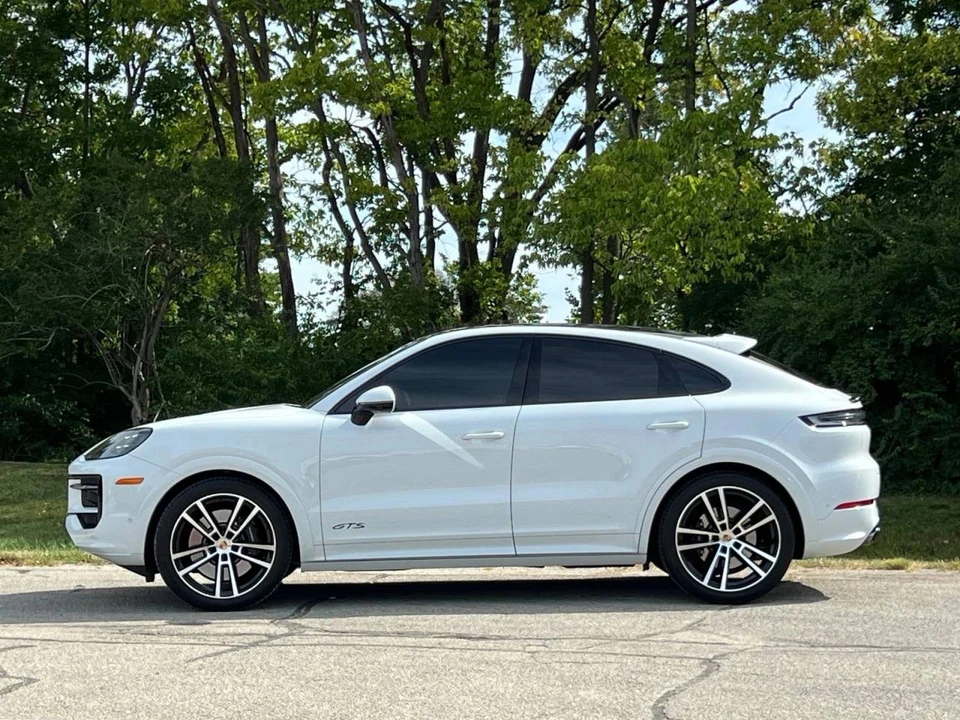 2025 Porsche 9Y0/9Y3 Cayenne GTS - Image 2 of 4