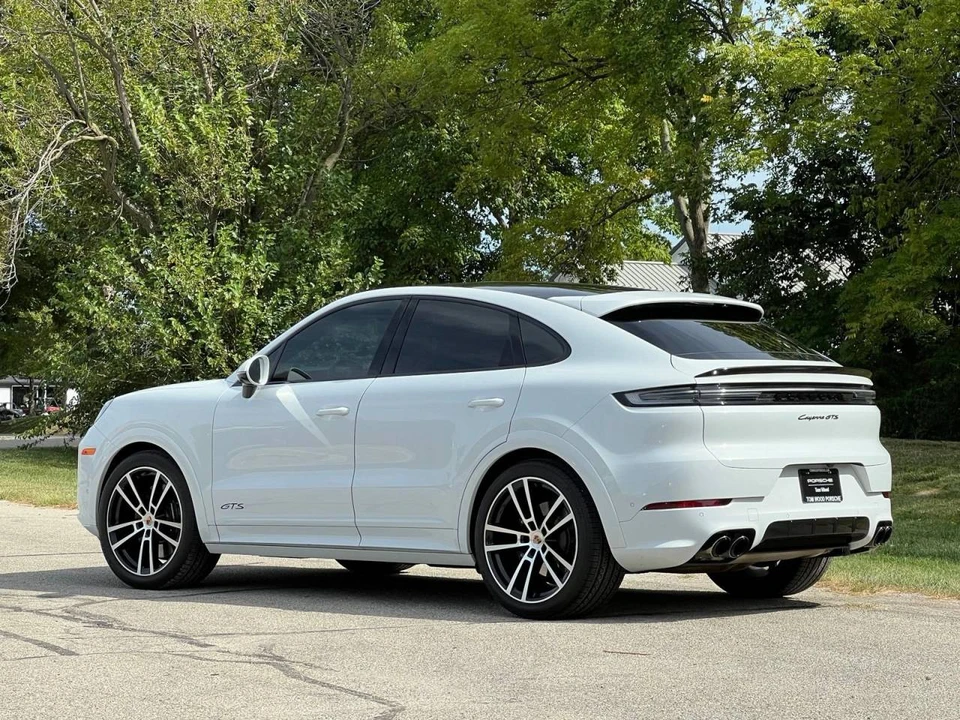 2025 Porsche 9Y0/9Y3 Cayenne GTS - Image 3 of 4
