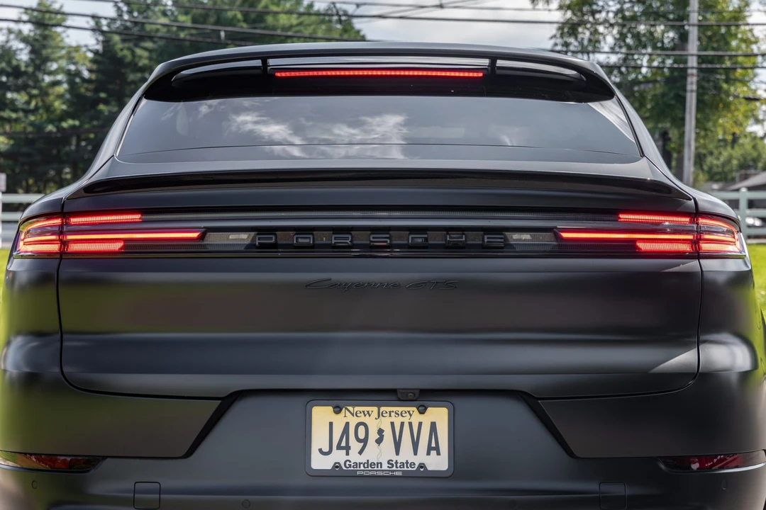 2025 Porsche 9Y0/9Y3 Cayenne GTS - Image 16 of 31
