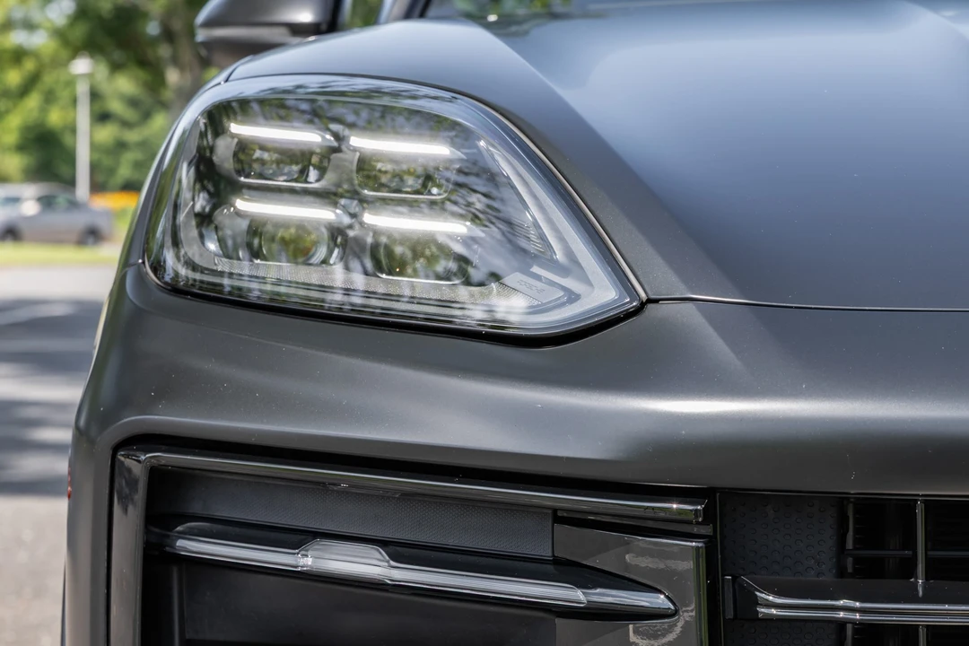 2025 Porsche 9Y0/9Y3 Cayenne GTS - Image 10 of 31
