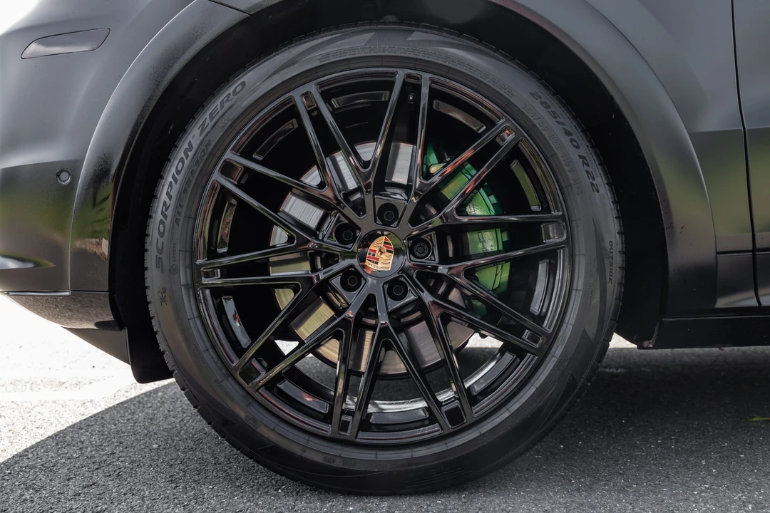 2025 Porsche 9Y0/9Y3 Cayenne GTS - Image 31 of 31