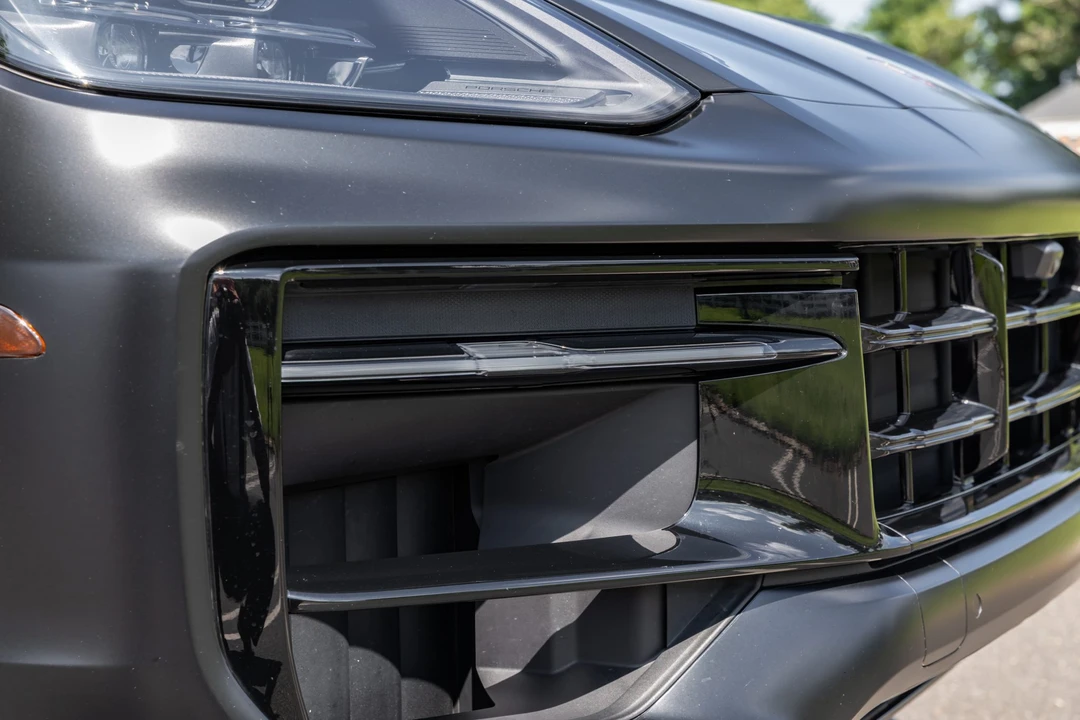 2025 Porsche 9Y0/9Y3 Cayenne GTS - Image 9 of 31