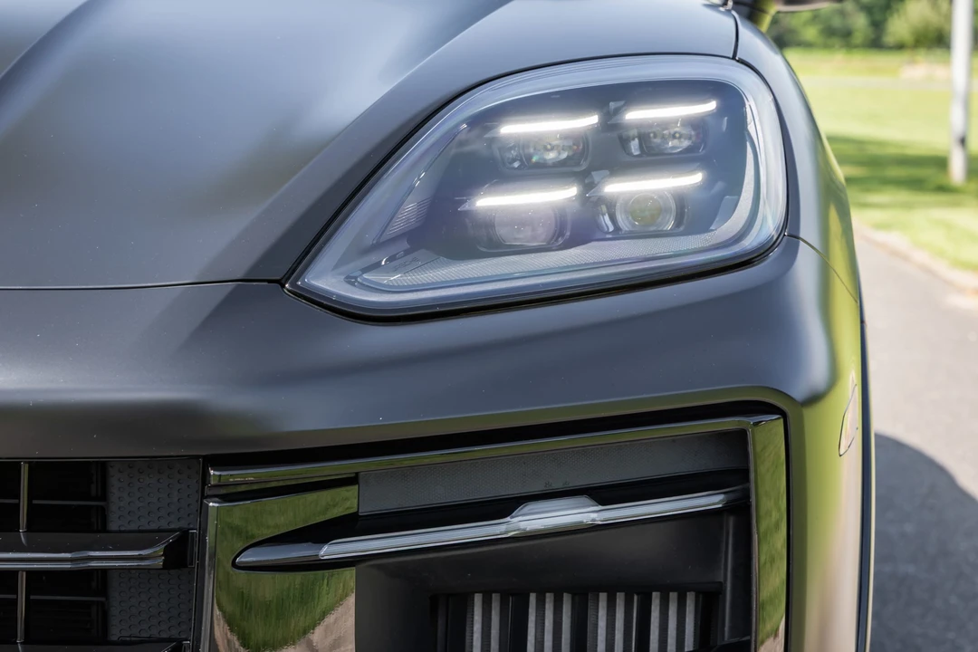 2025 Porsche 9Y0/9Y3 Cayenne GTS - Image 13 of 31