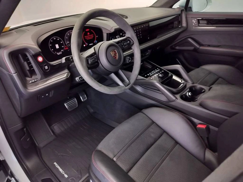 2025 Porsche 9Y0/9Y3 Cayenne GTS - Image 4 of 4