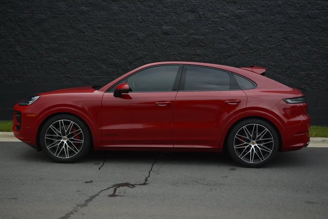 2025 Porsche 9Y0/9Y3 Cayenne GTS - Image 16 of 31