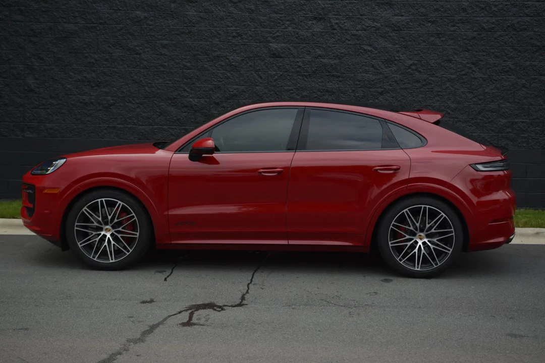 2025 Porsche 9Y0/9Y3 Cayenne GTS - Image 12 of 31