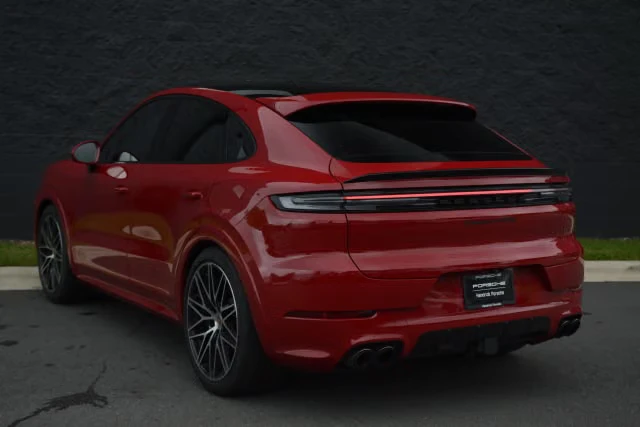 2025 Porsche 9Y0/9Y3 Cayenne GTS - Image 18 of 31