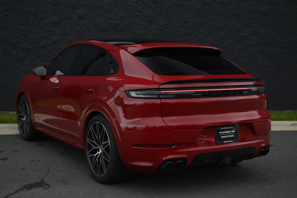 2025 Porsche 9Y0/9Y3 Cayenne GTS - Image 19 of 31