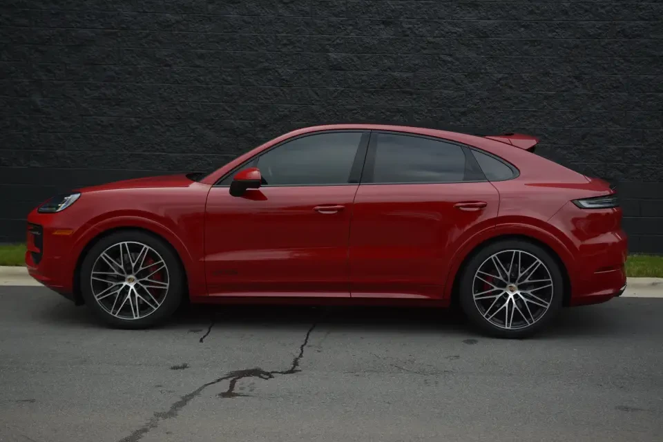 2025 Porsche 9Y0/9Y3 Cayenne GTS - Image 15 of 31