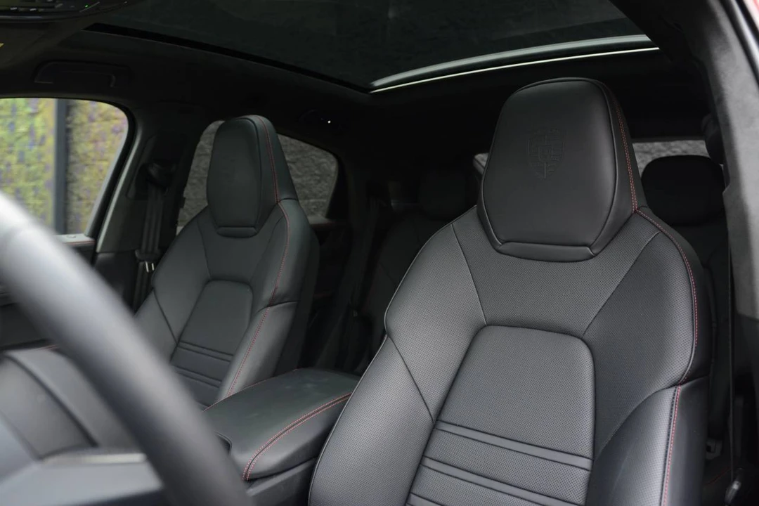 2025 Porsche 9Y0/9Y3 Cayenne GTS - Image 5 of 5