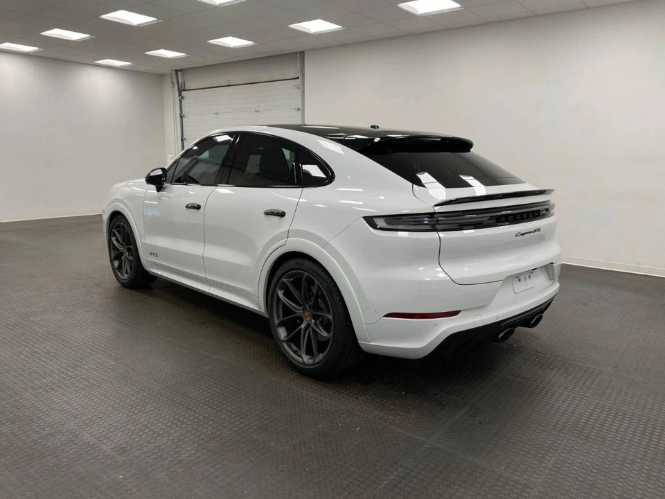 2025 Porsche 9Y0/9Y3 Cayenne GTS - Image 3 of 4