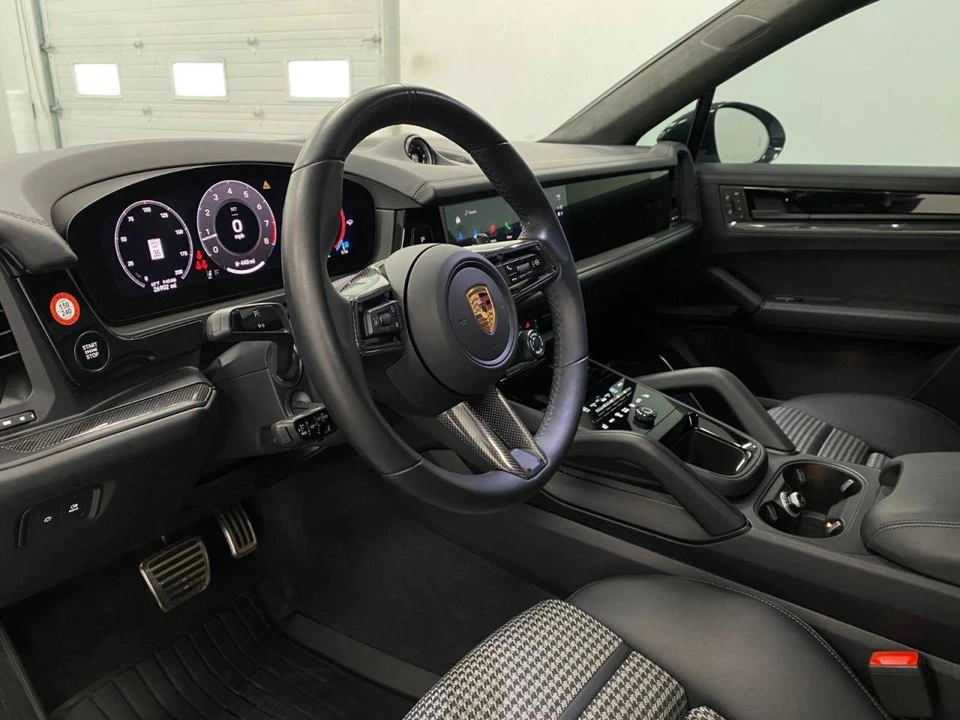 2025 Porsche 9Y0/9Y3 Cayenne GTS - Image 4 of 4