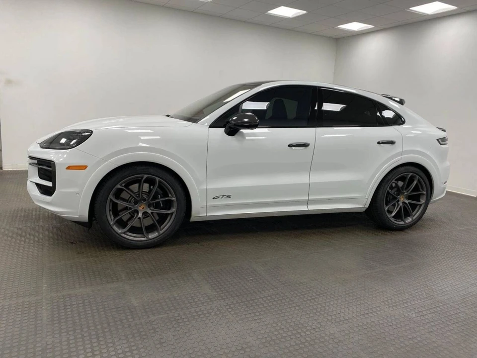 2025 Porsche 9Y0/9Y3 Cayenne GTS - Image 2 of 4