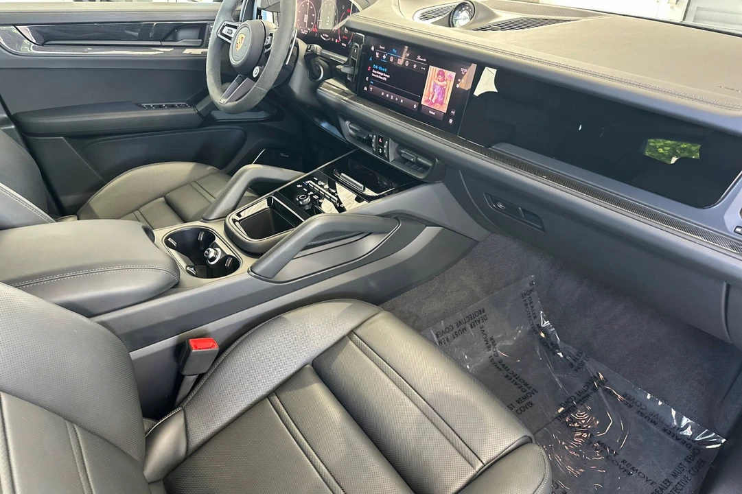 2025 Porsche 9Y0/9Y3 Cayenne GTS - Image 20 of 31