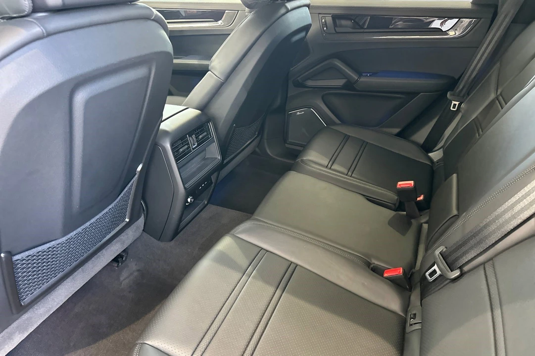 2025 Porsche 9Y0/9Y3 Cayenne GTS - Image 15 of 31