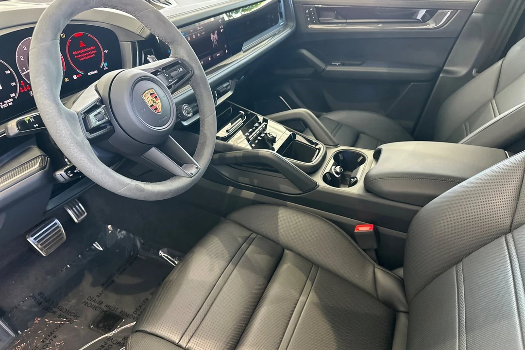 2025 Porsche 9Y0/9Y3 Cayenne GTS - Image 11 of 31