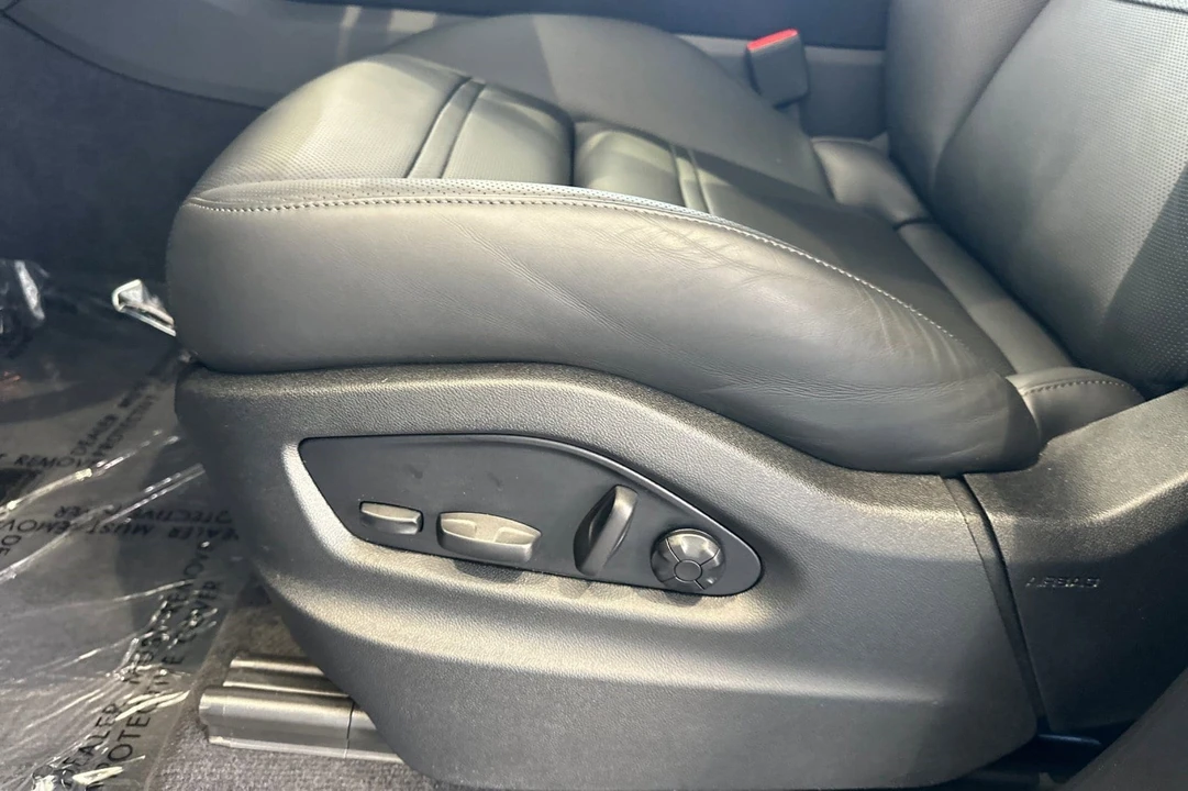 2025 Porsche 9Y0/9Y3 Cayenne GTS - Image 14 of 31