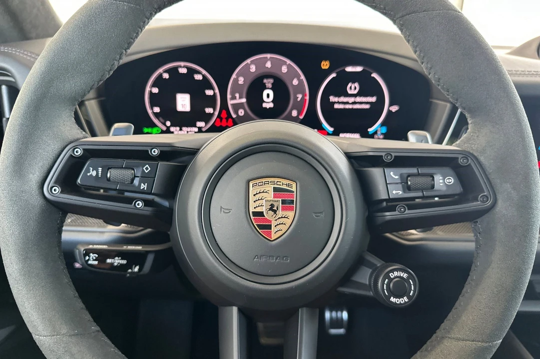 2025 Porsche 9Y0/9Y3 Cayenne GTS - Image 31 of 31