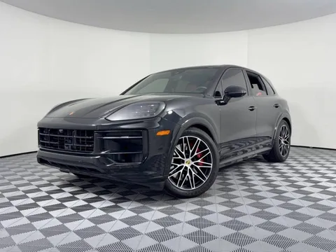 2025 Porsche Cayenne GTS
