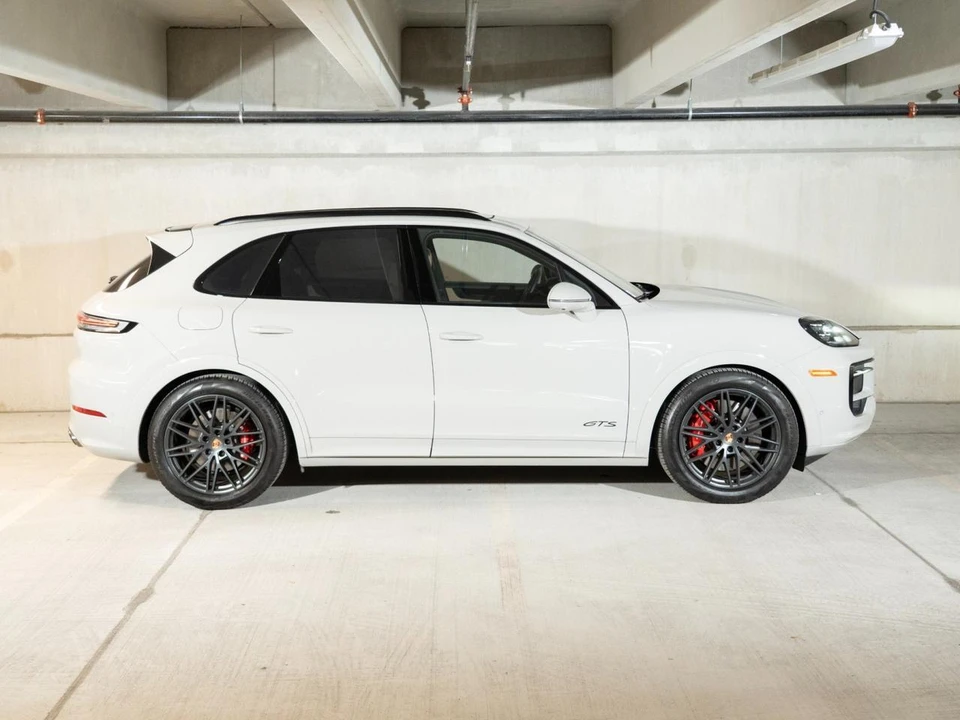 2025 Porsche 9Y0/9Y3 Cayenne GTS - Image 9 of 29