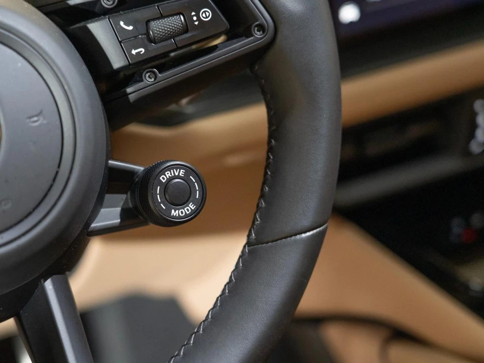 2025 Porsche 9Y0/9Y3 Cayenne GTS - Image 22 of 29