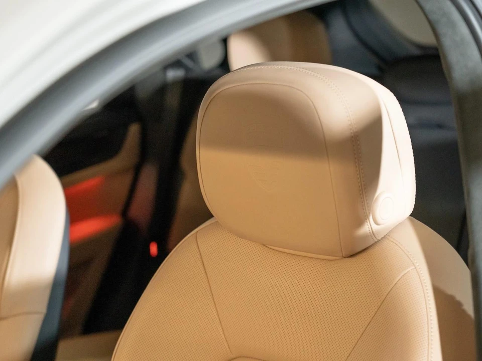 2025 Porsche 9Y0/9Y3 Cayenne GTS - Image 24 of 29