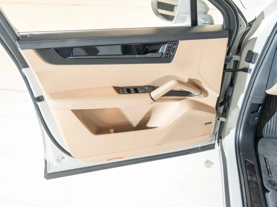 2025 Porsche 9Y0/9Y3 Cayenne GTS - Image 16 of 29