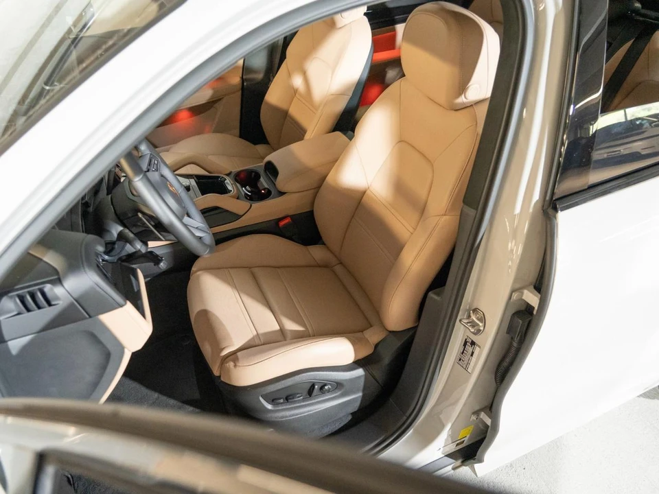 2025 Porsche 9Y0/9Y3 Cayenne GTS - Image 6 of 29