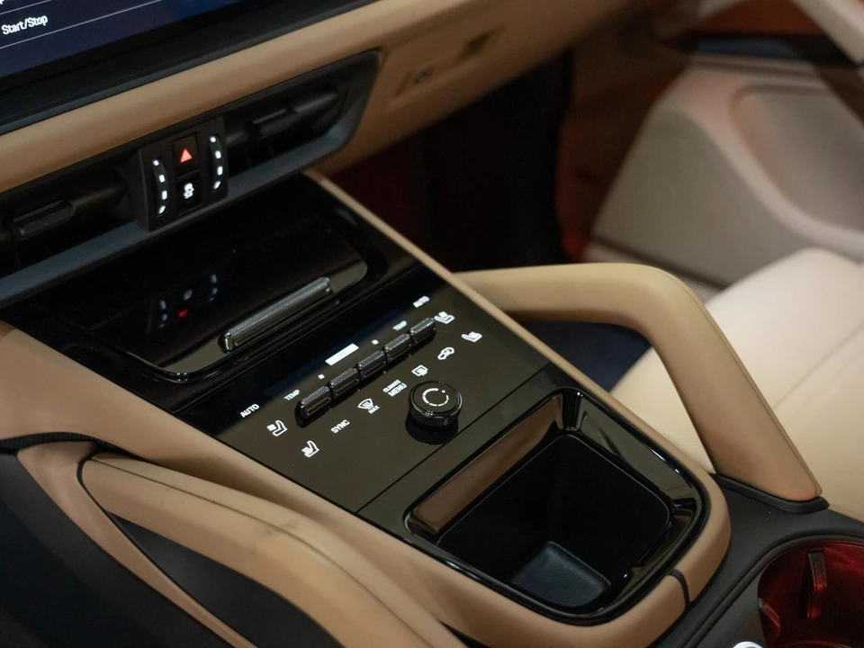 2025 Porsche 9Y0/9Y3 Cayenne GTS - Image 21 of 29