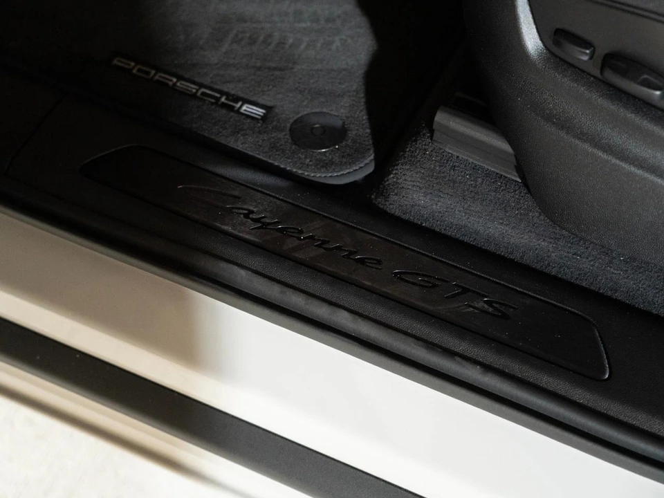 2025 Porsche 9Y0/9Y3 Cayenne GTS - Image 12 of 29