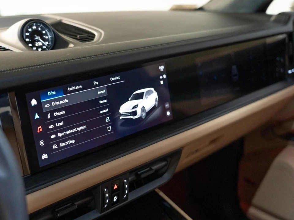 2025 Porsche 9Y0/9Y3 Cayenne GTS - Image 20 of 29