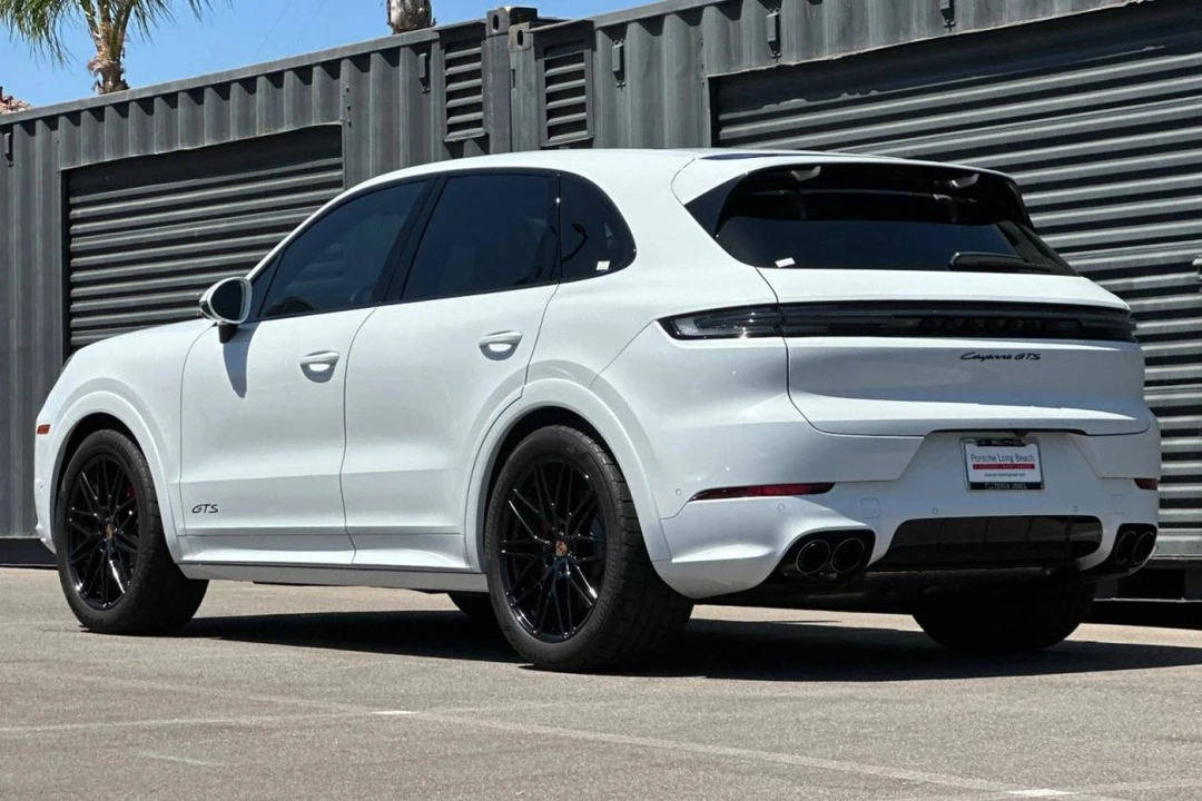 2025 Porsche 9Y0/9Y3 Cayenne GTS - Image 3 of 5