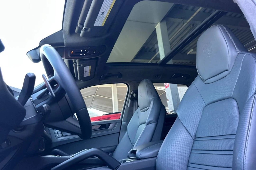 2025 Porsche 9Y0/9Y3 Cayenne GTS - Image 5 of 5
