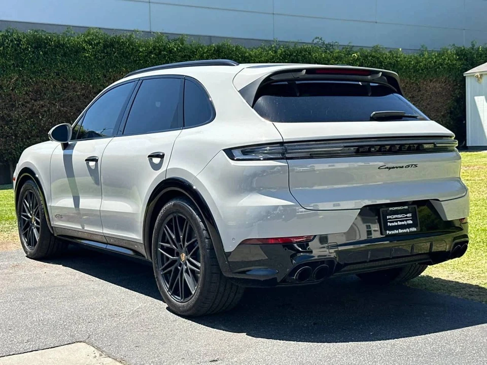 2025 Porsche 9Y0/9Y3 Cayenne GTS - Image 3 of 4