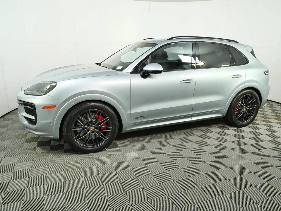 2025 Porsche 9Y0/9Y3 Cayenne GTS - Image 3 of 4