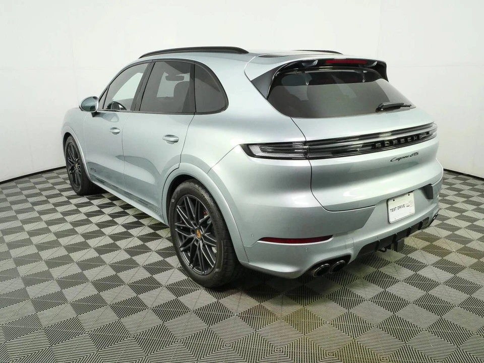 2025 Porsche 9Y0/9Y3 Cayenne GTS - Image 2 of 4