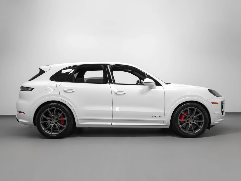 2025 Porsche 9Y0/9Y3 Cayenne GTS - Image 13 of 31