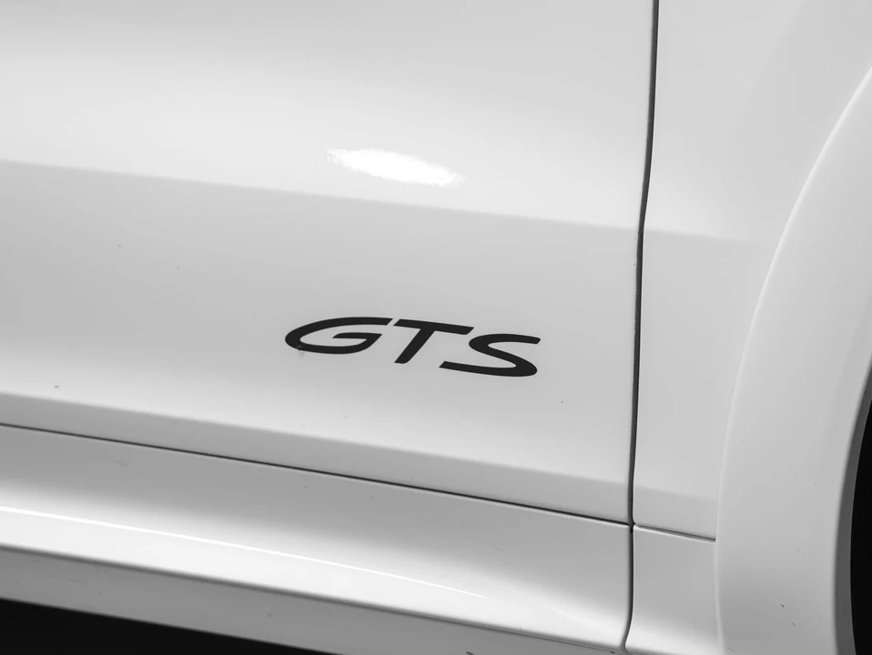 2025 Porsche 9Y0/9Y3 Cayenne GTS - Image 15 of 31