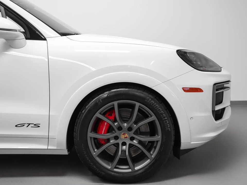 2025 Porsche 9Y0/9Y3 Cayenne GTS - Image 16 of 31
