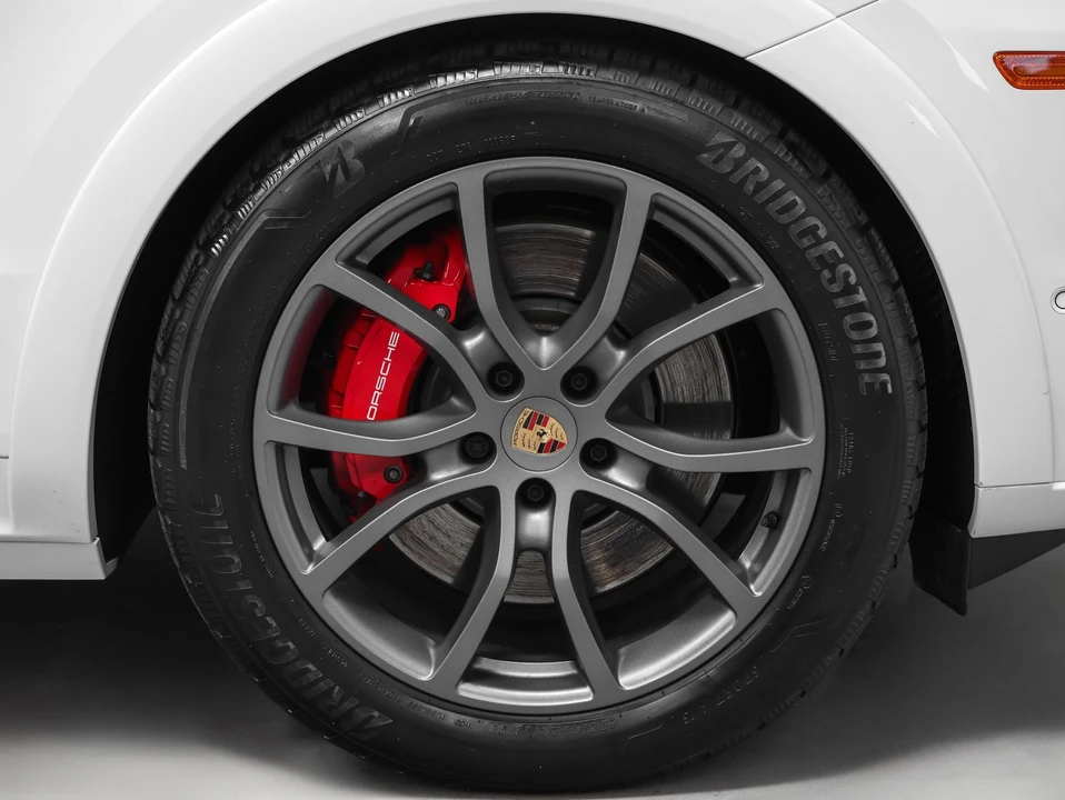 2025 Porsche 9Y0/9Y3 Cayenne GTS - Image 17 of 31