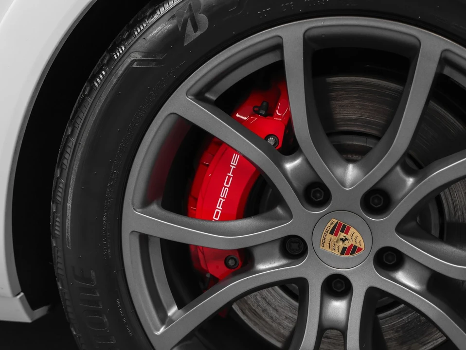 2025 Porsche 9Y0/9Y3 Cayenne GTS - Image 18 of 31