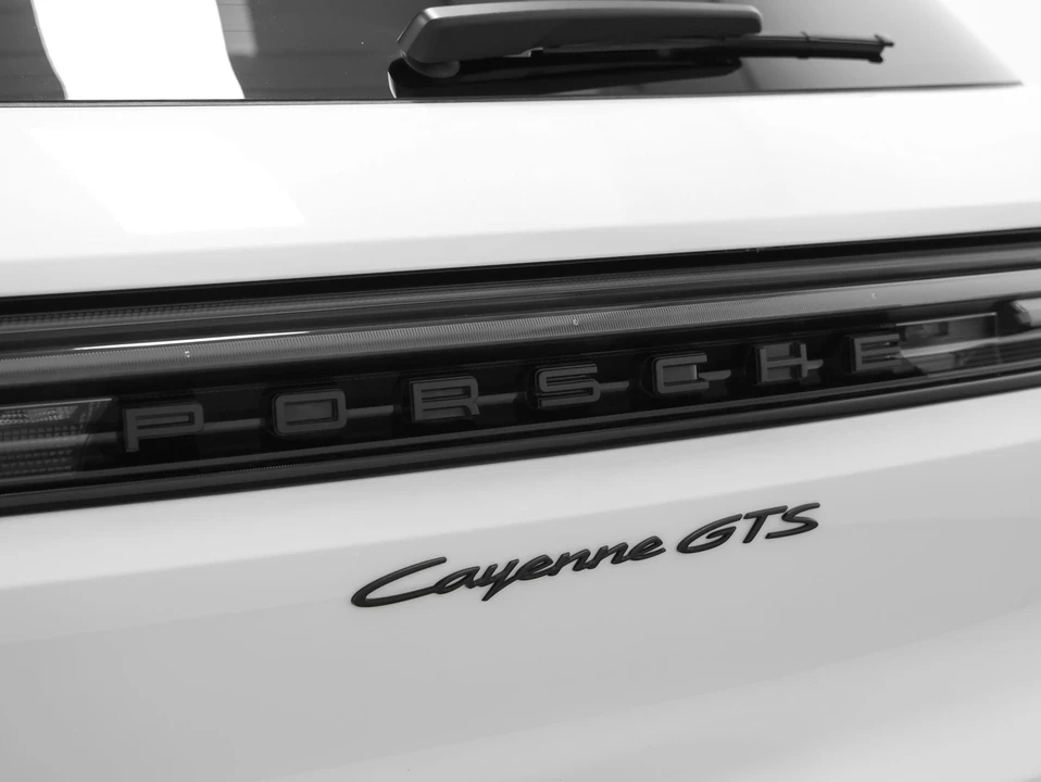 2025 Porsche 9Y0/9Y3 Cayenne GTS - Image 22 of 31