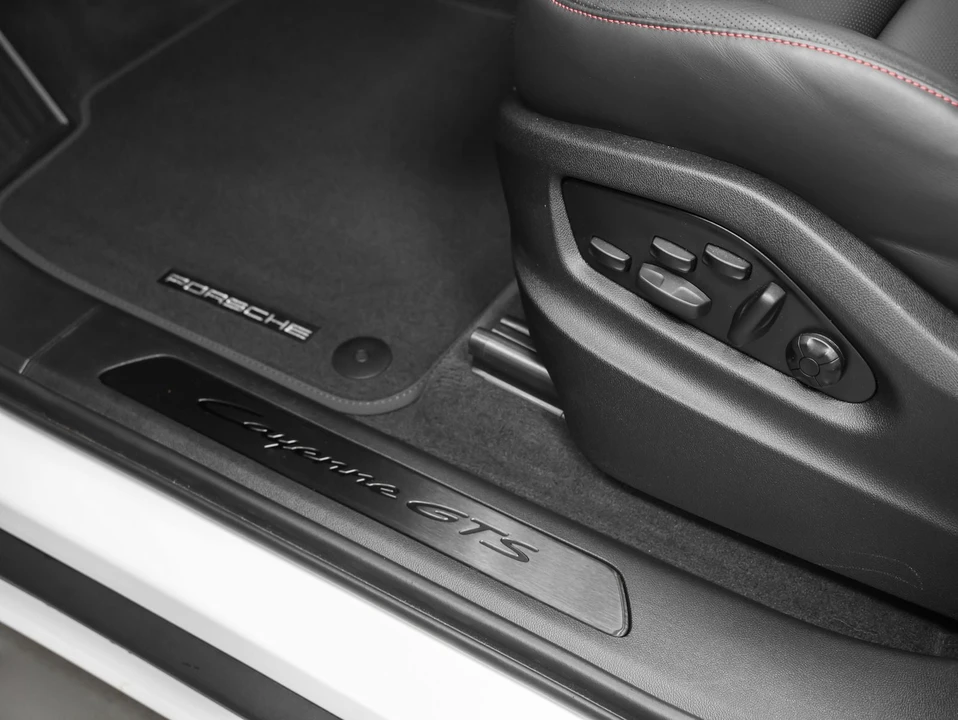 2025 Porsche 9Y0/9Y3 Cayenne GTS - Image 23 of 31